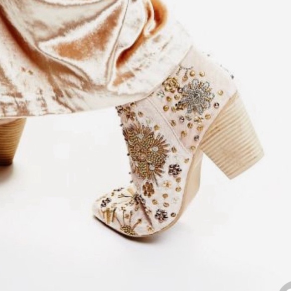 RARE Free People Night Out Ankle Bootie in Champagne - Picture 8 of 10